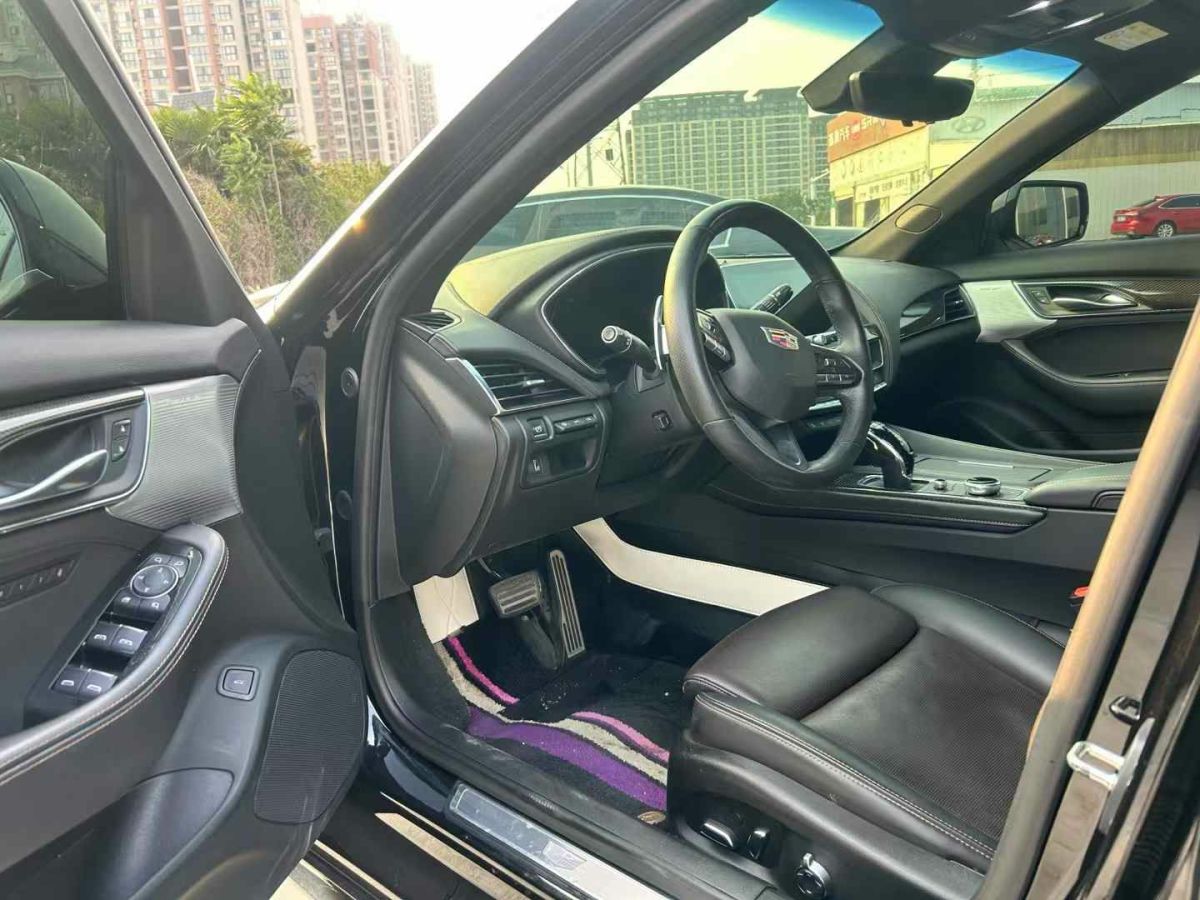 凱迪拉克 XT6  2021款 2.0T 七座兩驅(qū)豪華型圖片