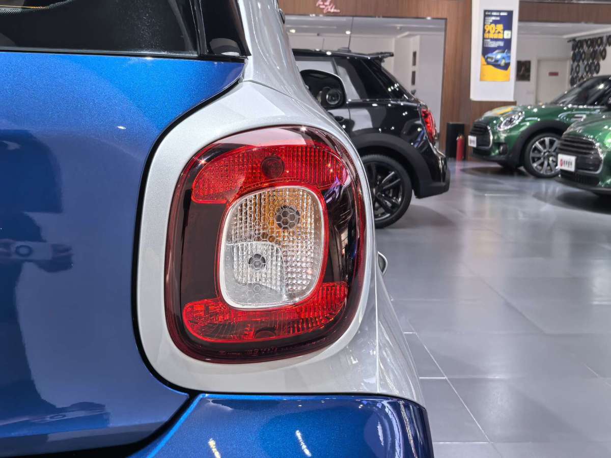 smart forfour  2018款 1.0L 52千瓦激情版圖片