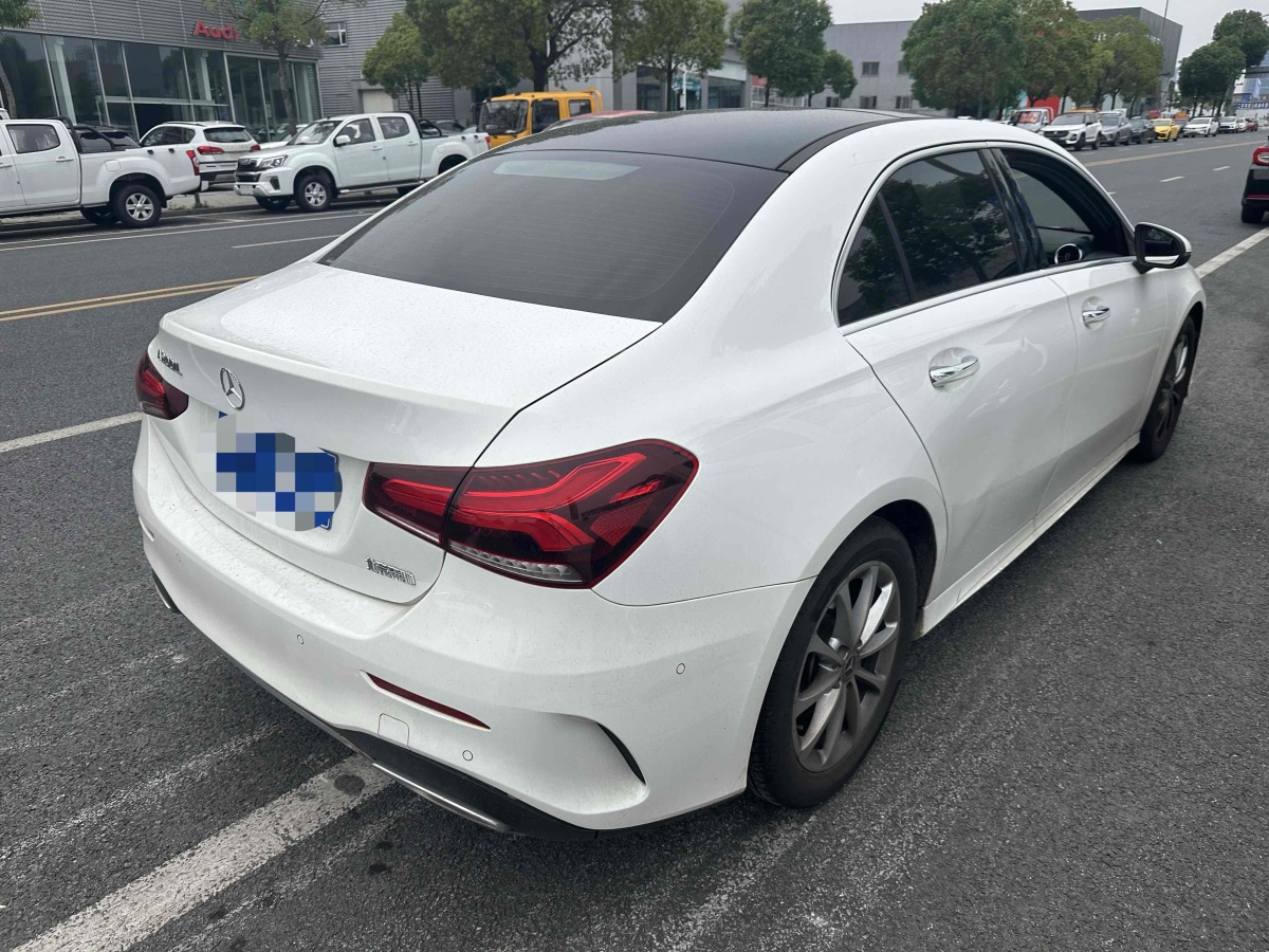 奔馳 奔馳A級  2020款 改款 A 200 L 運動轎車動感型圖片