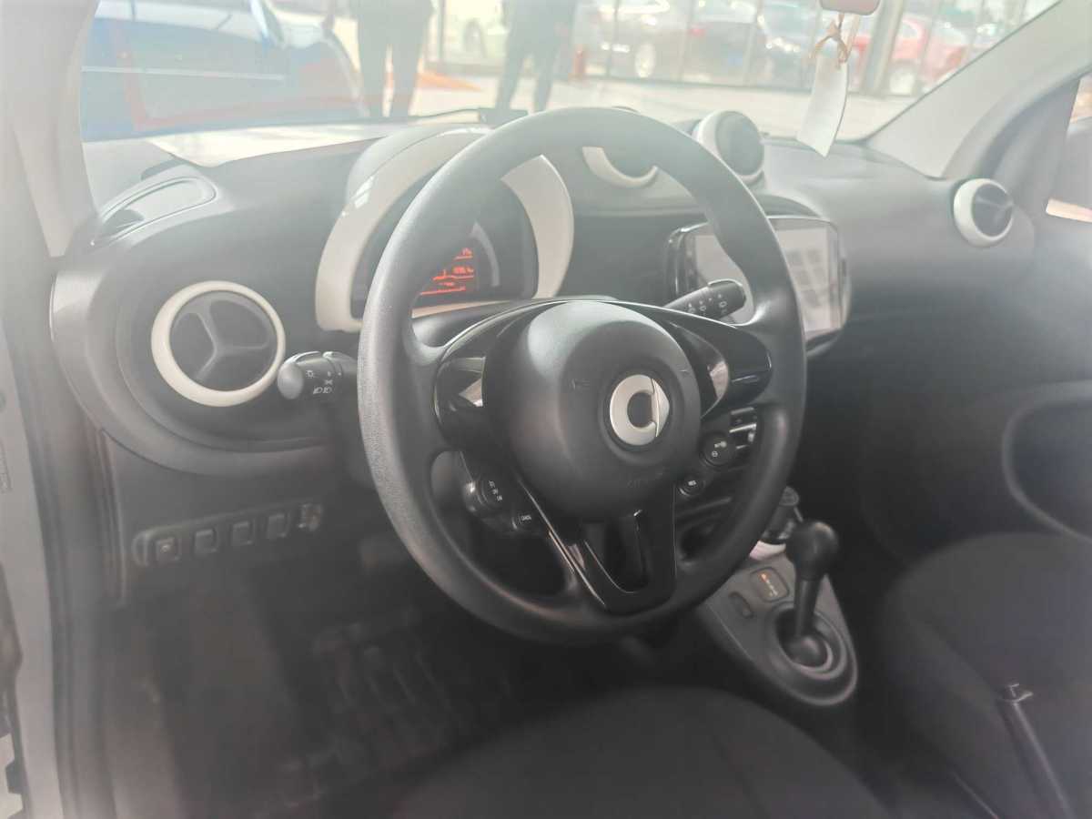 smart forfour  2018款 1.0L 52千瓦靈動(dòng)版圖片