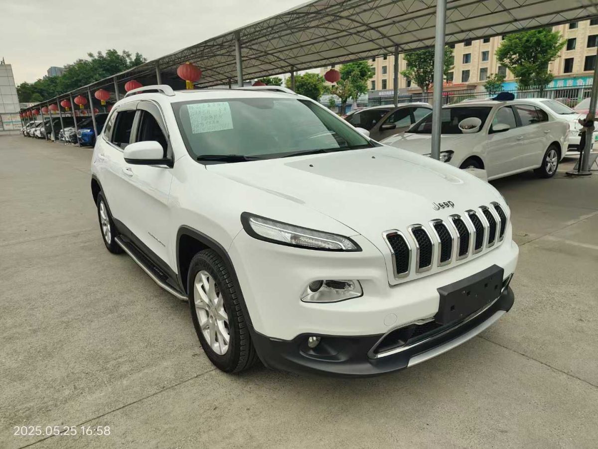 Jeep 自由俠  2018款 互聯(lián)大屏版 180T 自動智能版圖片