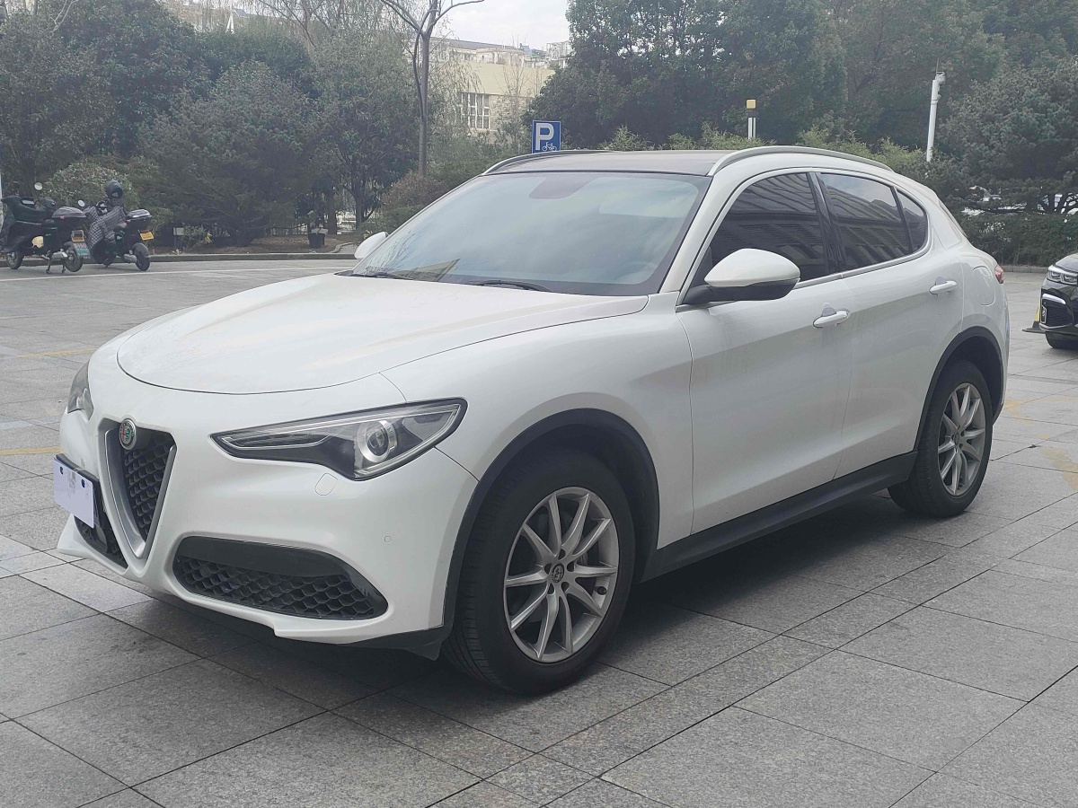 阿爾法·羅密歐 Stelvio  2017款 2.0T 280HP 豪華版圖片