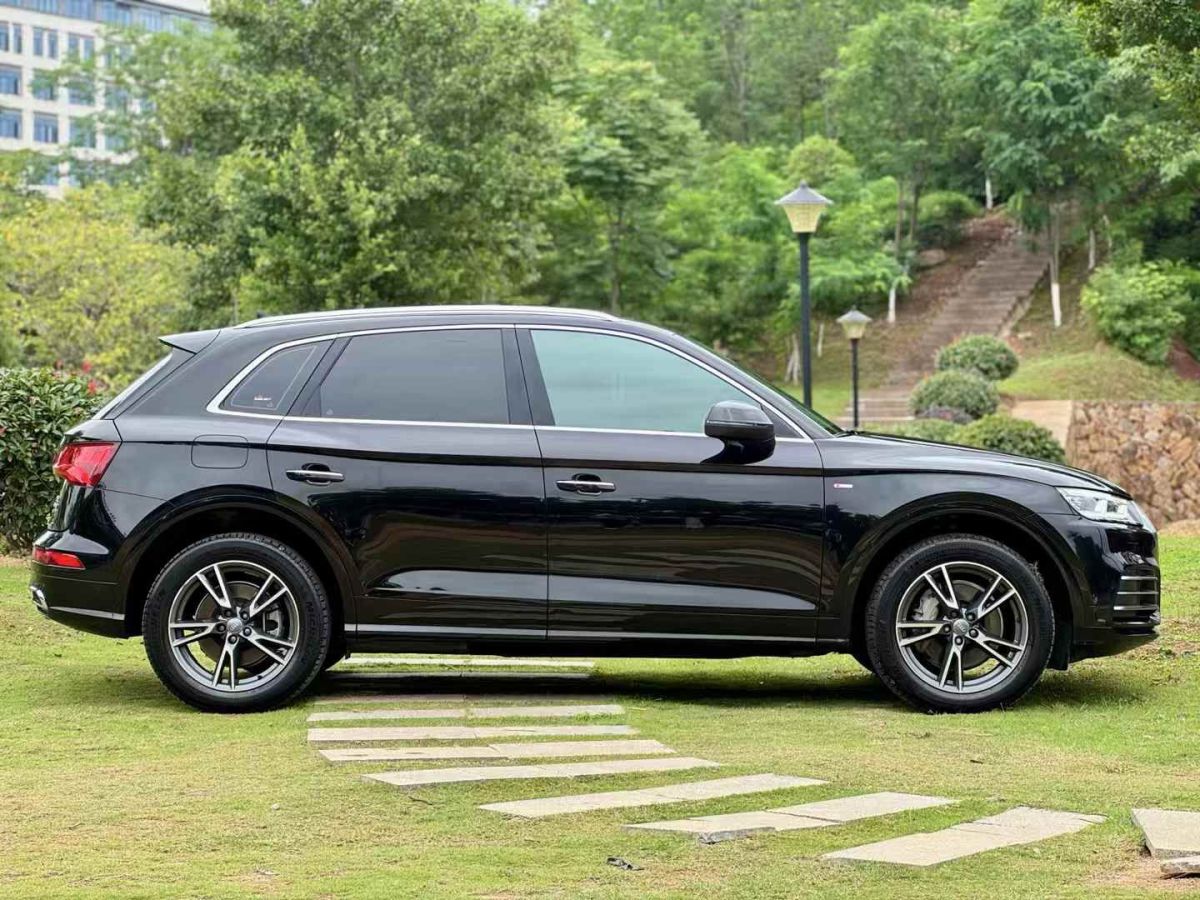 奧迪 奧迪Q3  2019款  35 TFSI 時(shí)尚動(dòng)感型圖片