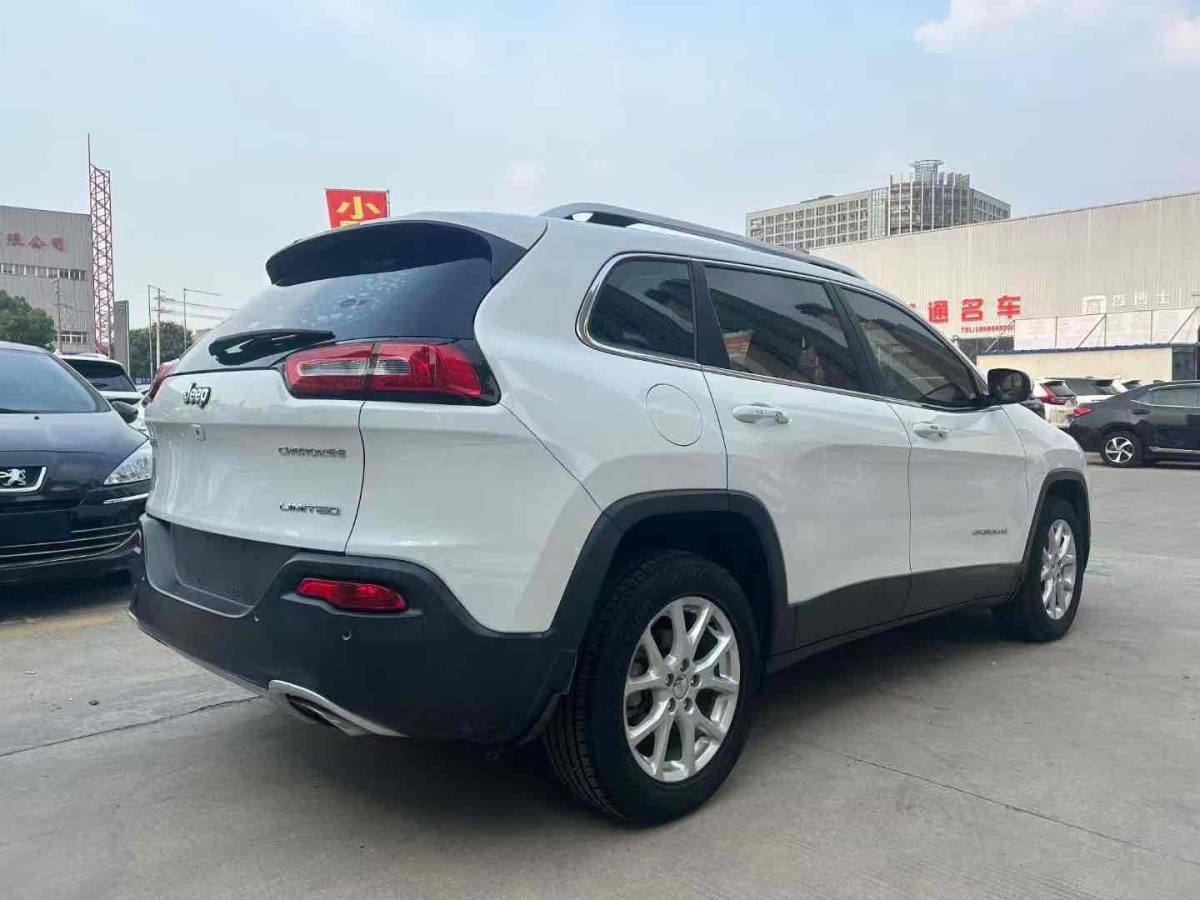 Jeep 自由光  2017款 2.4L 領(lǐng)先版圖片