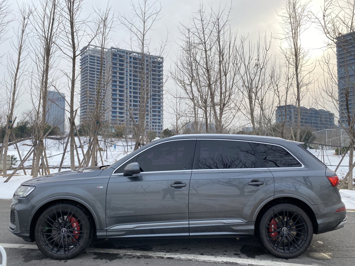 奧迪 奧迪Q7  2024款 55 TFSI quattro S line運(yùn)動(dòng)型圖片