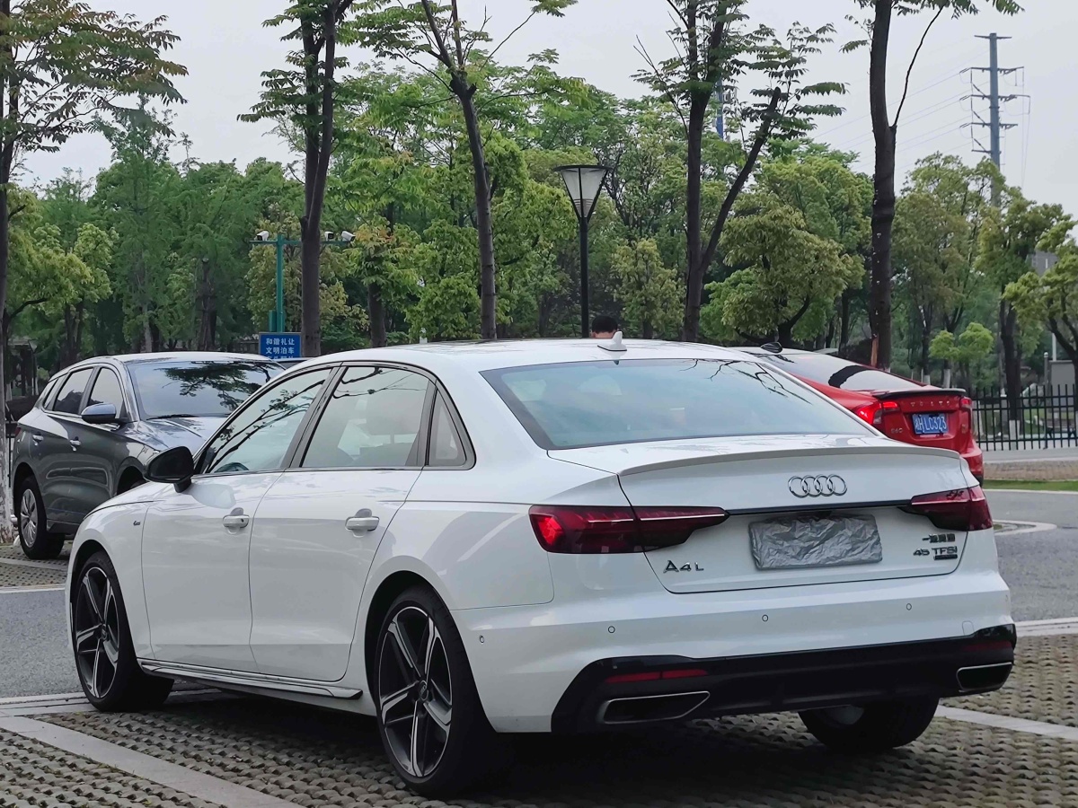 2022年1月奧迪 奧迪A4L  2022款 45 TFSI quattro 臻選動(dòng)感型