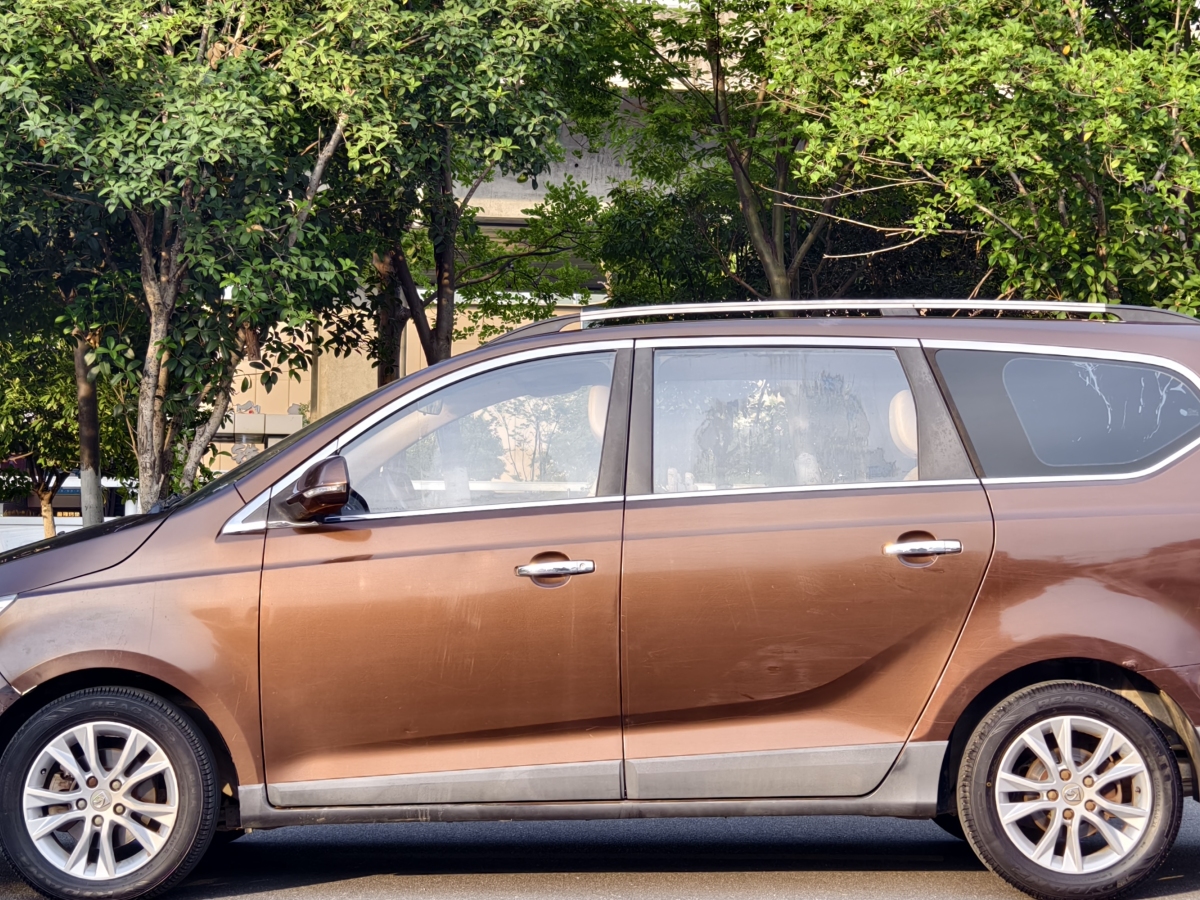 寶駿 730  2014款 1.5L 手動豪華型 7座圖片