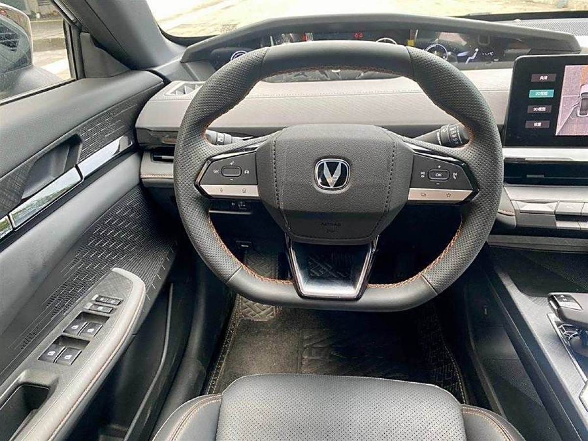 長(zhǎng)安 長(zhǎng)安UNI-V  2022款 1.5T 尊貴型圖片