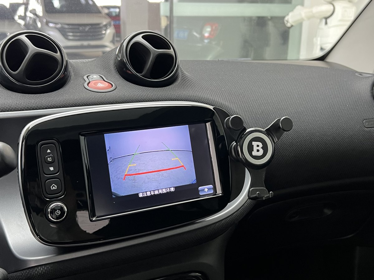 2017年3月smart fortwo  2016款 0.9T 66千瓦硬頂先鋒版