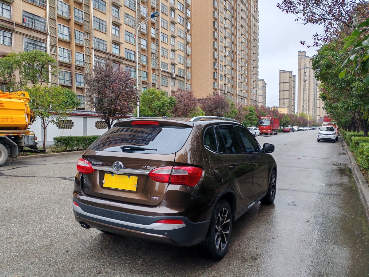 中華 V5  2014款 1.5T 手動兩驅(qū)豪華型圖片