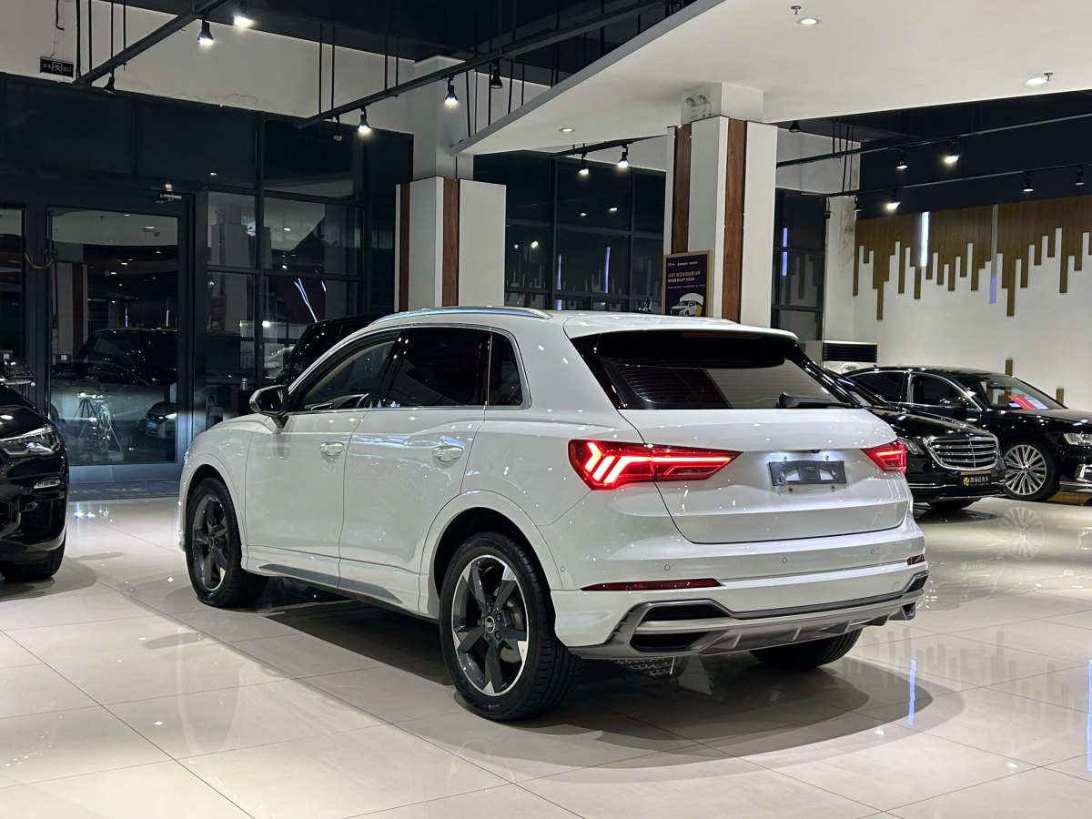 奧迪 奧迪Q3  2023款 35 TFSI 時(shí)尚動(dòng)感型圖片