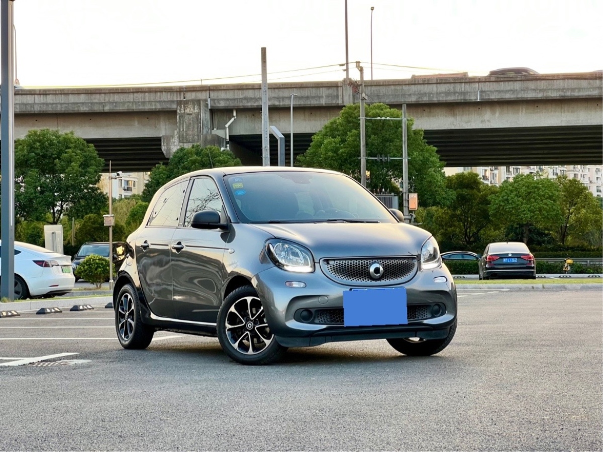 2018年1月smart forfour  2018款 1.0L 52千瓦激情版