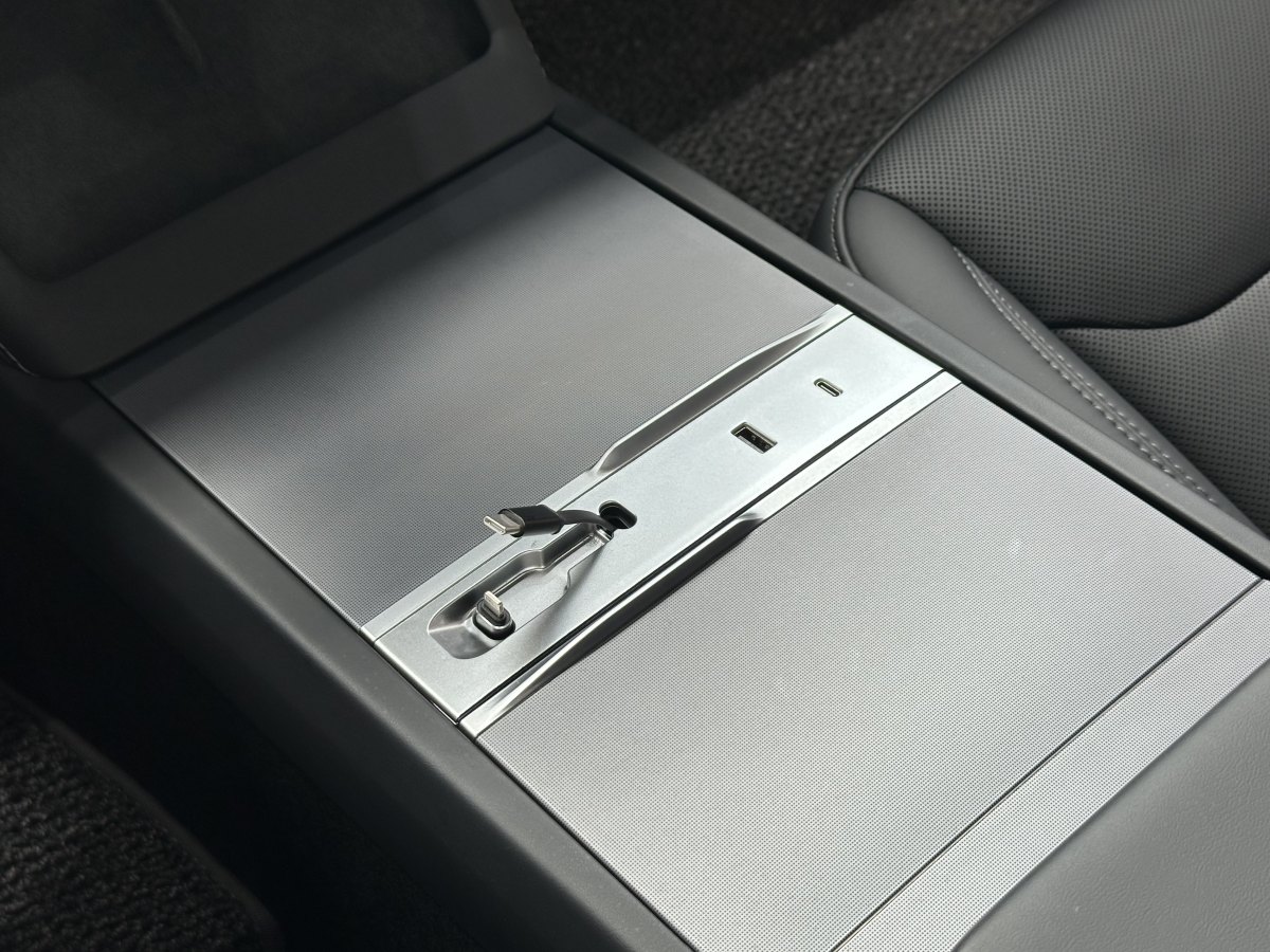 2024年1月特斯拉 Model 3  2023款 煥新版 后輪驅(qū)動(dòng)