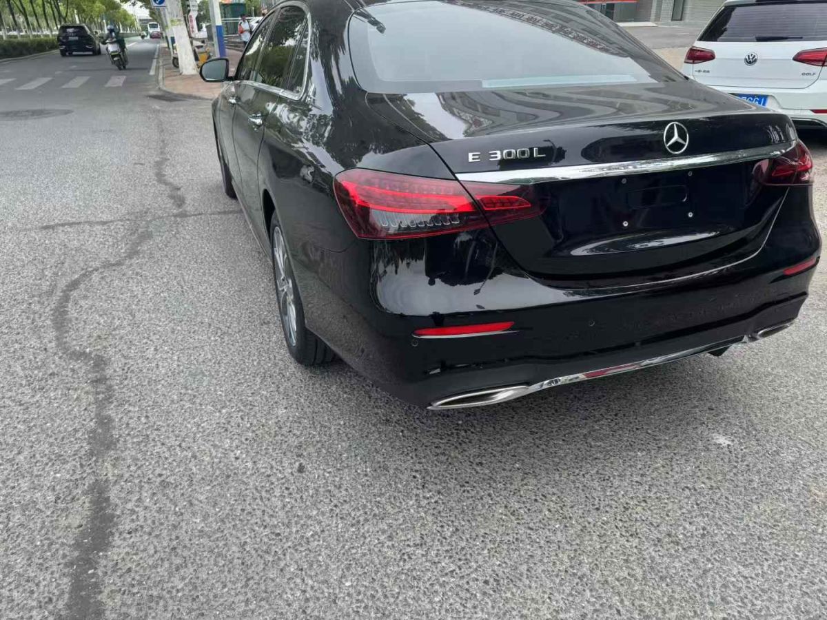 奔馳 奔馳E級  2022款 E 300 L 豪華型圖片