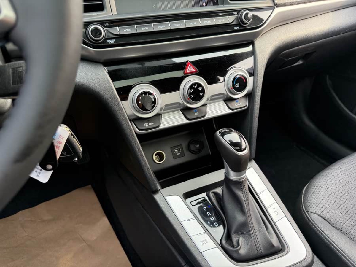 現(xiàn)代 領(lǐng)動(dòng)  2020款 1.5L CVT智炫?精英型圖片