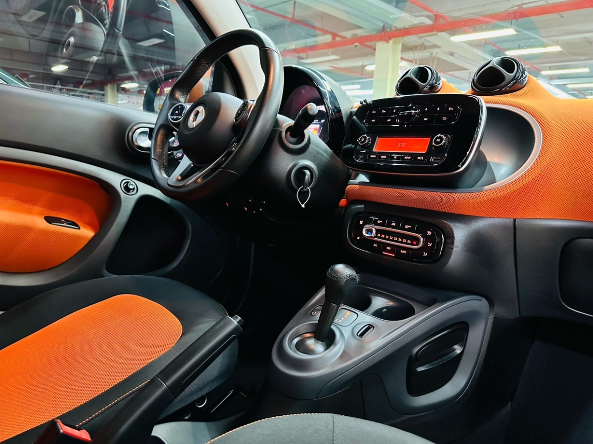 smart fortwo  2015款 1.0L 52千瓦硬顶激情版图片