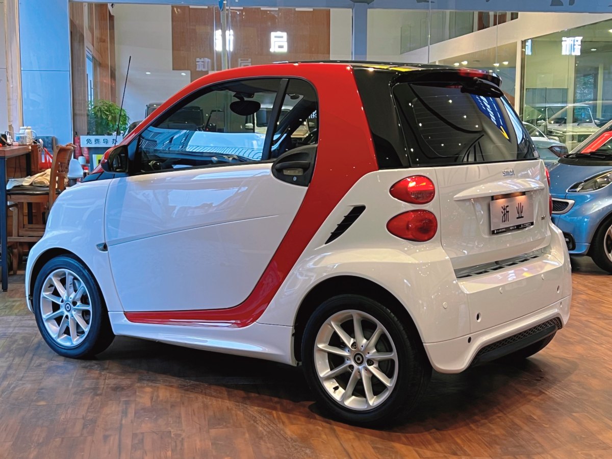 smart fortwo  2014款 1.0 MHD 硬頂城市光波激情版圖片