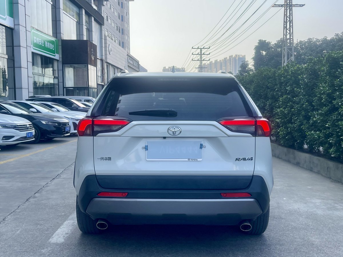 豐田 RAV4  2018款 榮放 2.0L CVT兩驅(qū)風(fēng)尚版圖片