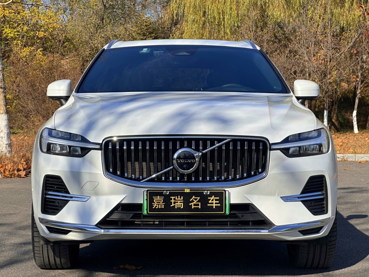 沃爾沃 XC60新能源  2023款 T8 插電混動 長續(xù)航四驅(qū)智遠(yuǎn)豪華版圖片