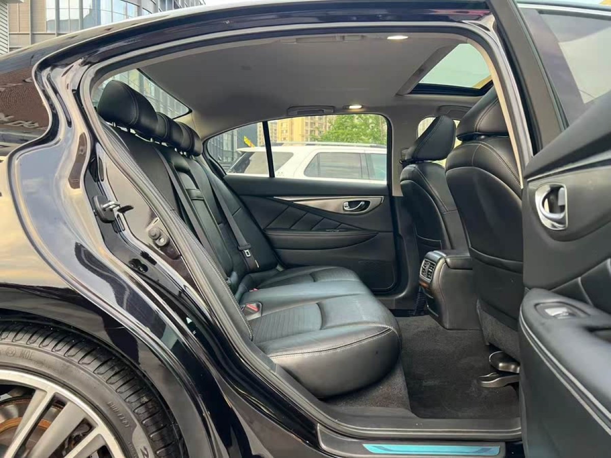 英菲尼迪 Q50L  2015款 2.0T 運(yùn)動(dòng)版圖片