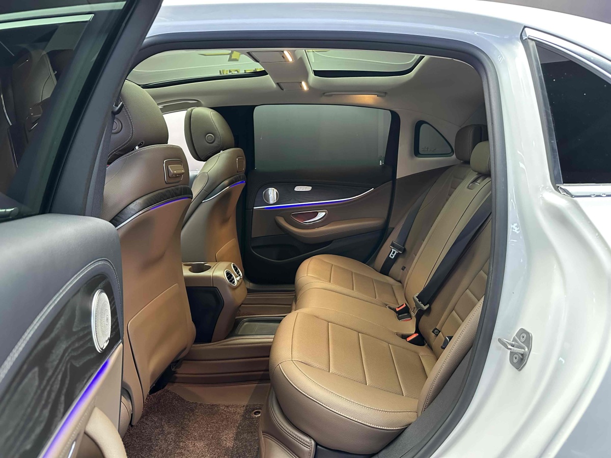 2019年6月奔驰 奔驰E级  2019款 改款 E 300 L 运动时尚型
