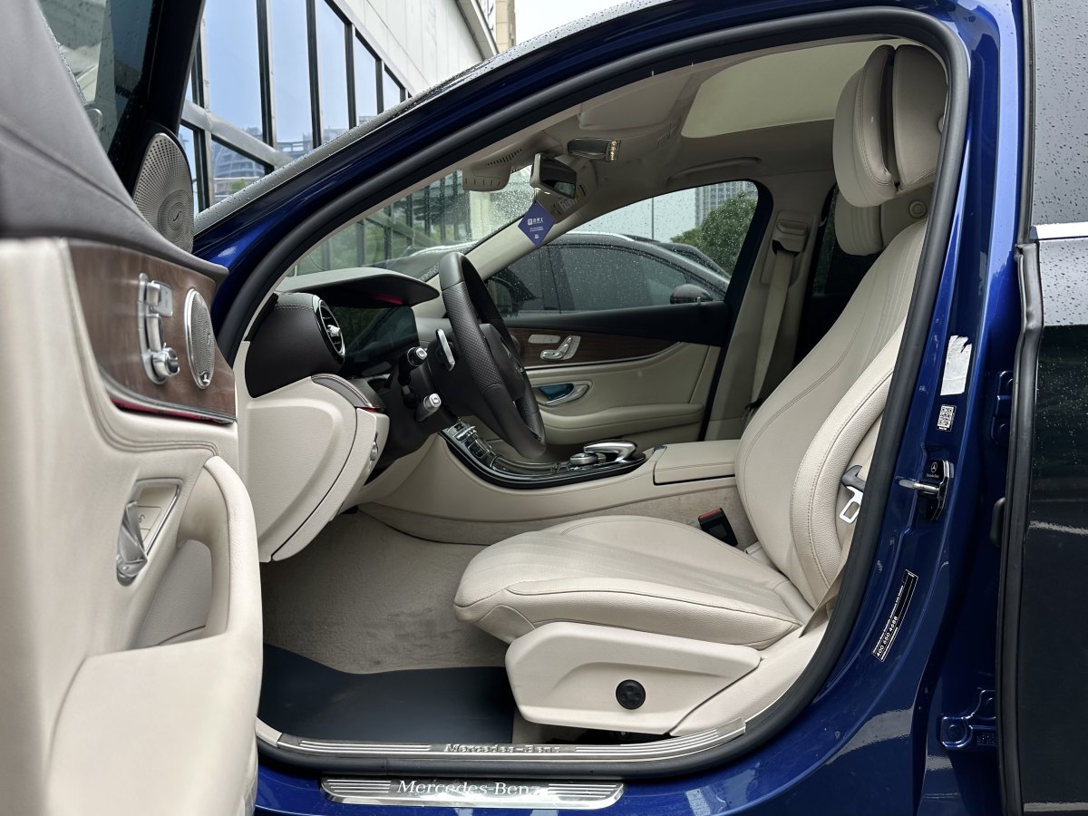 2017年5月奔驰 奔驰E级  2017款 E 300 L 豪华型