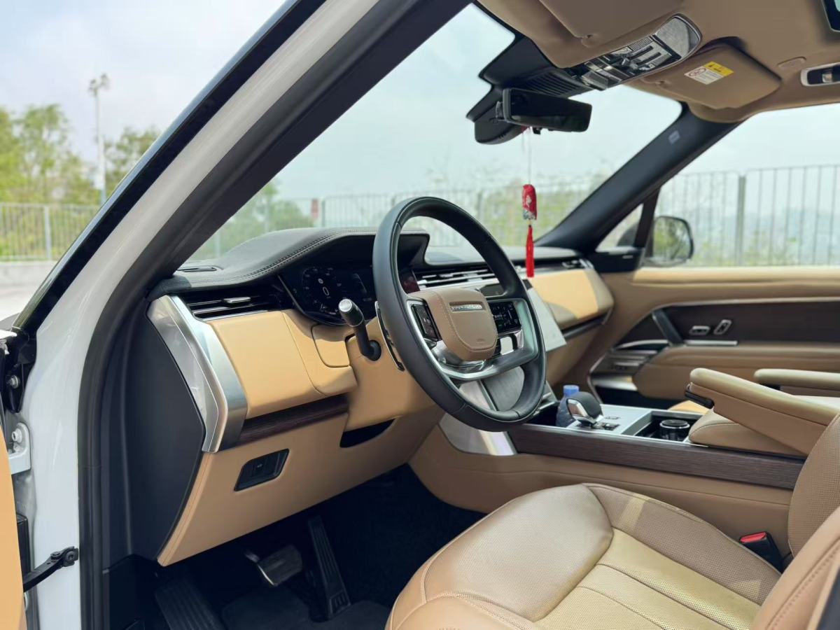 路虎 攬勝  2024款 3.0 L6 360PS 盛世版圖片