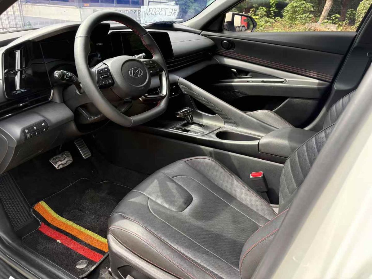 現(xiàn)代 伊蘭特  2022款 1.5L CVT 20周年紀念款圖片