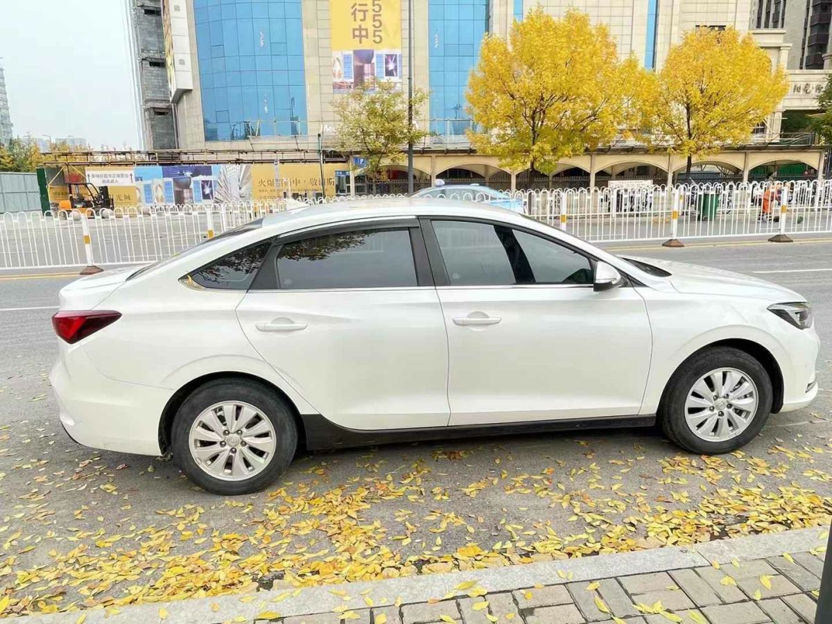 長安 逸動  2022款 PLUS 1.6L GDI 手動豪華型圖片