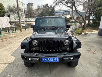 2014年4月 Jeep 牧馬人(進(jìn)口) 3.0L Sahara 四門舒享版圖片