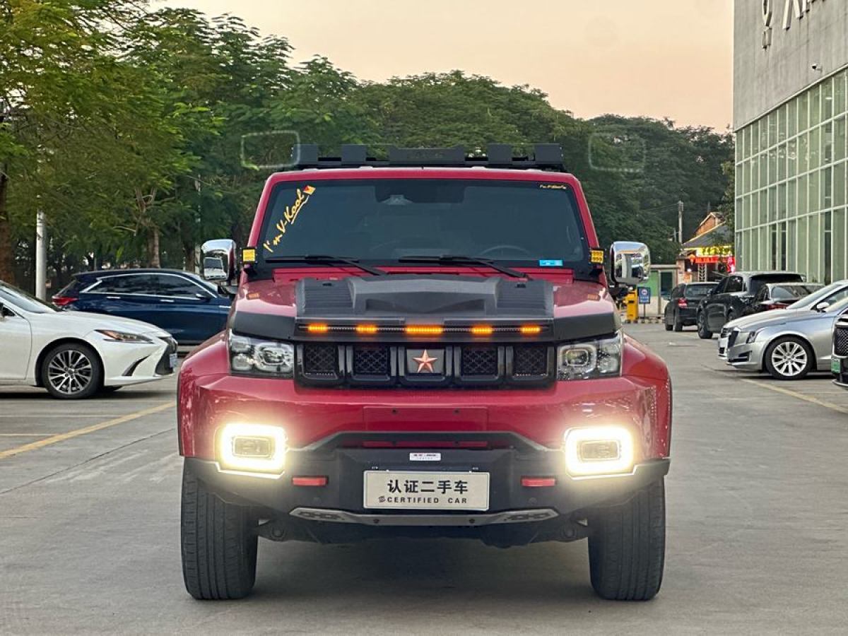 北京 BJ40  2020款 2.0T 自動(dòng)四驅(qū)城市獵人版?zhèn)b客型圖片