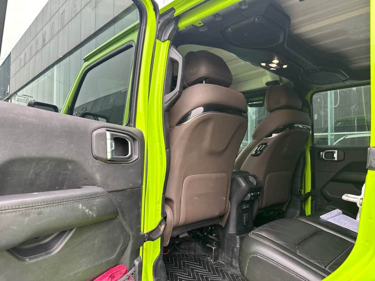Jeep 牧馬人  2022款 2.0T 高地 阿拉斯加極光綠特別版圖片