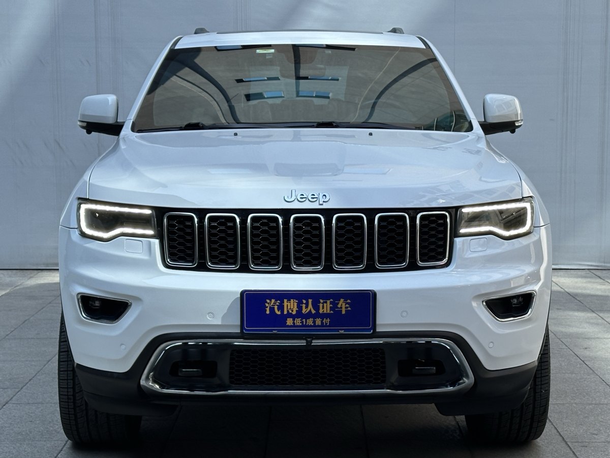 2019年12月Jeep 大切諾基  2017款 3.0L 精英導(dǎo)航版