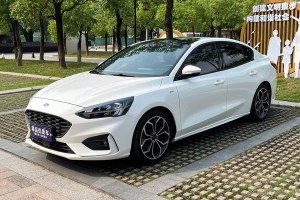 ?？怂?福特 三廂 EcoBoost 180 自動(dòng)ST Line