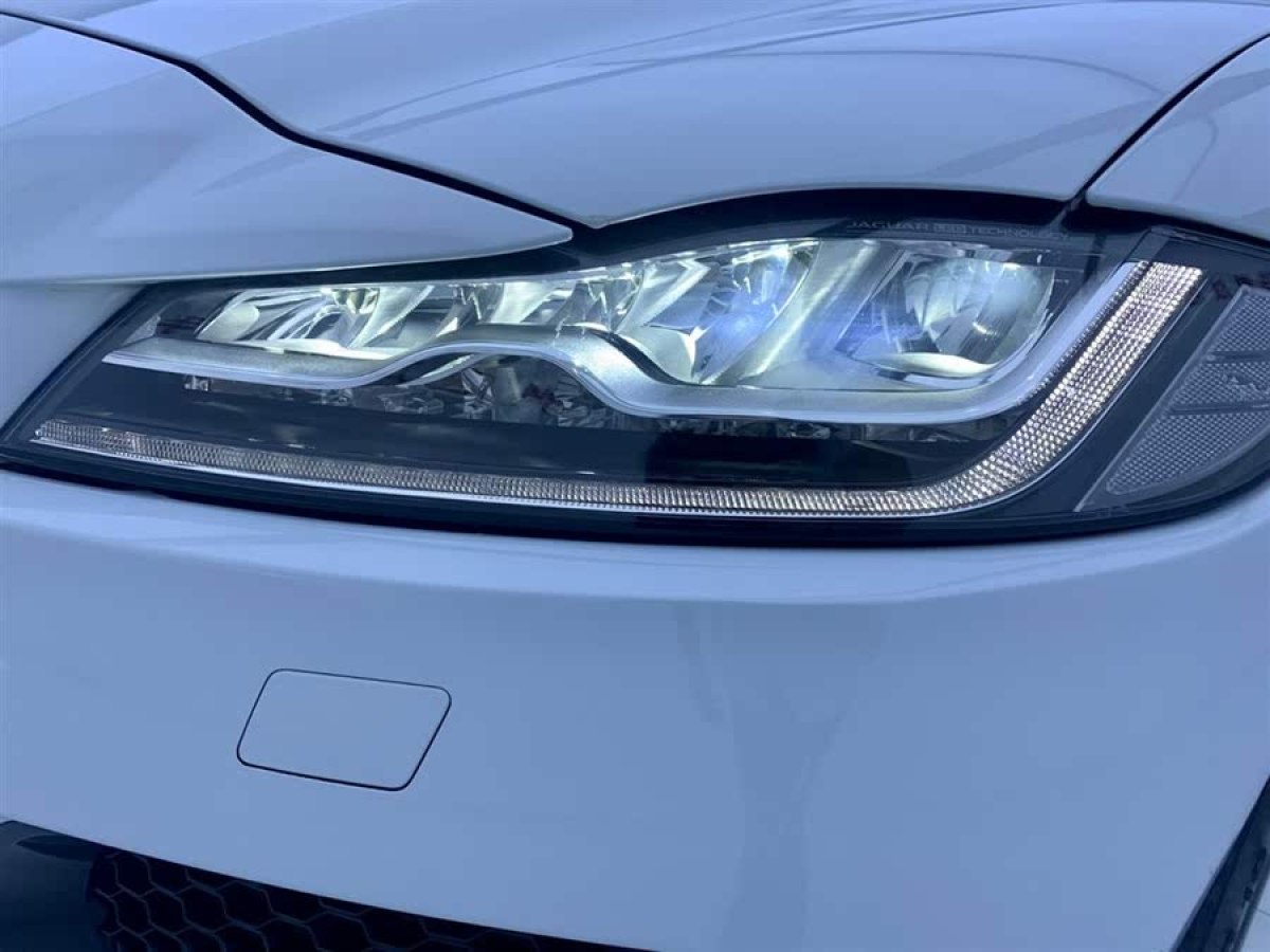 捷豹 F-PACE  2020款 2.0T 賽旗版圖片