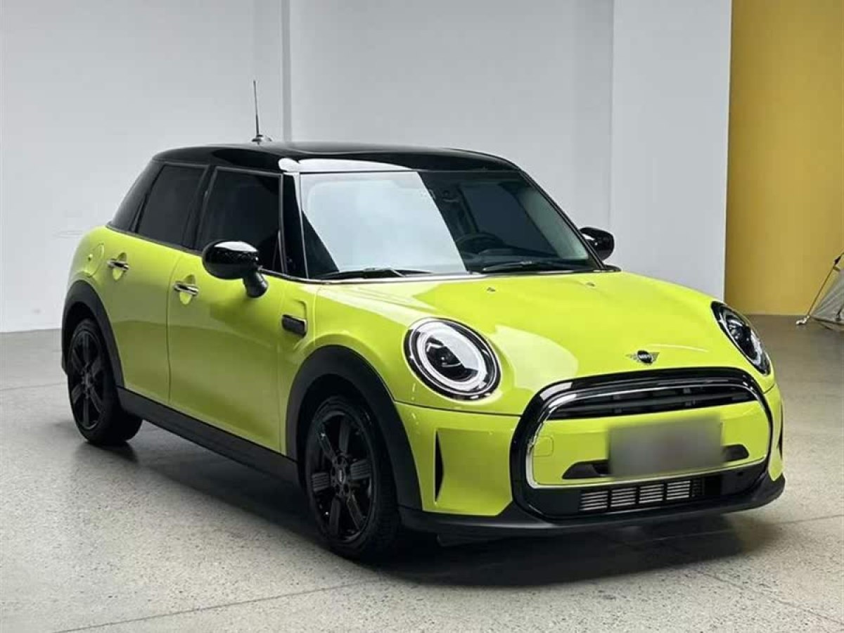 MINI MINI  2023款 改款 1.5T COOPER 藝術(shù)家 五門版圖片