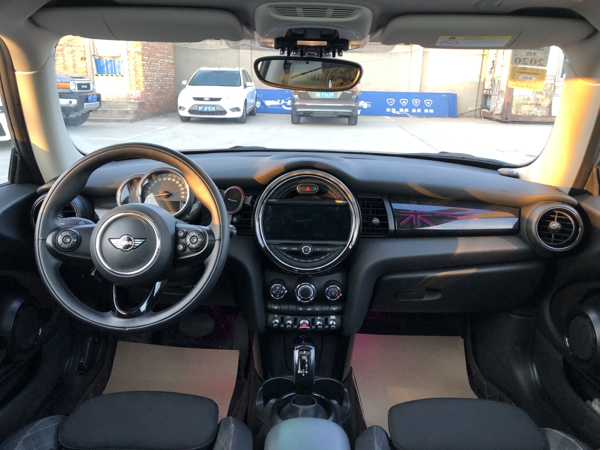 MINI COUNTRYMAN  2018款 1.5T COOPER 經(jīng)典派圖片