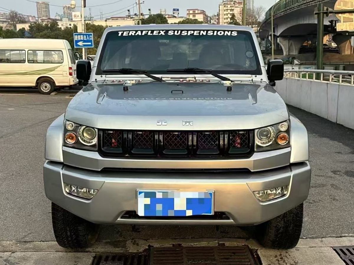 北京 BJ40  2018款 40L 2.0T 手動柴油四驅(qū)尊貴版圖片