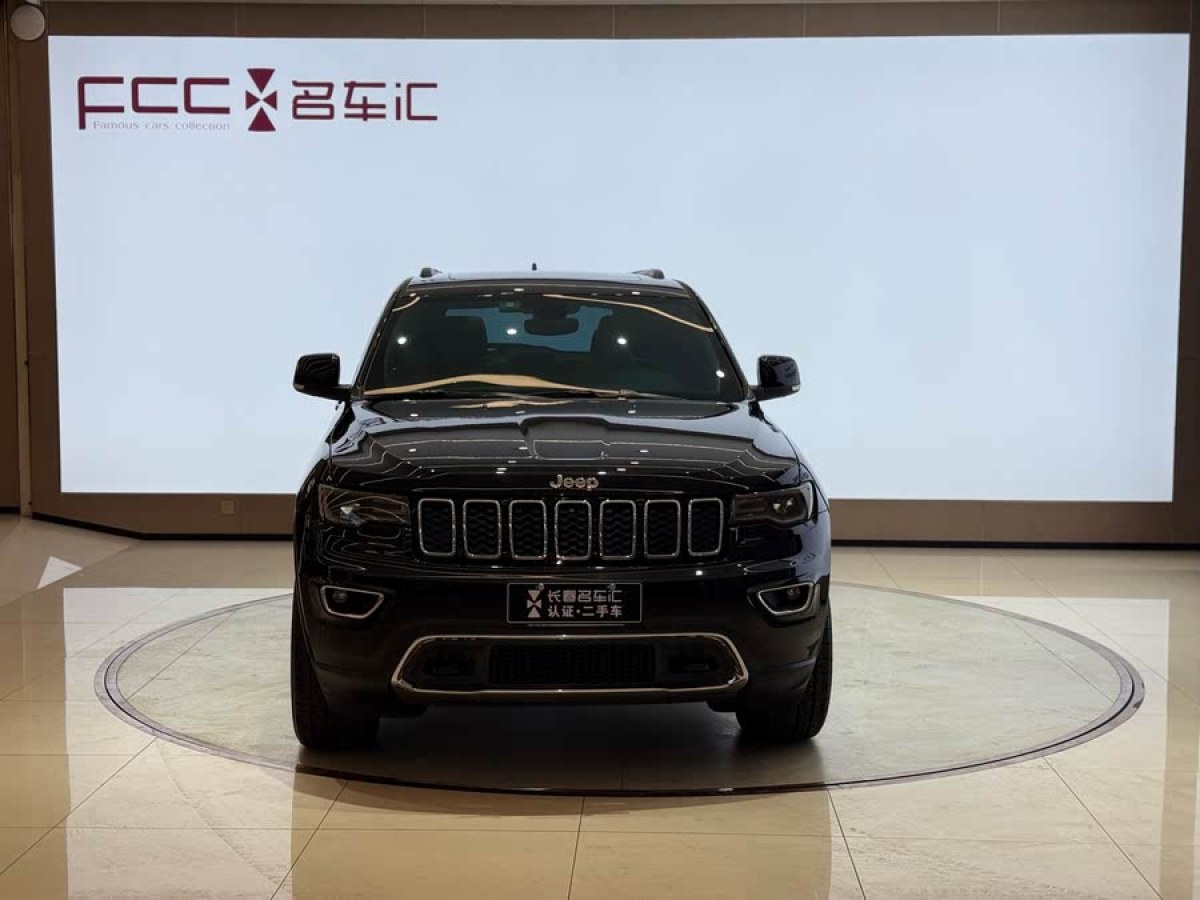 2019年6月Jeep 大切諾基  2017款 3.0L 舒享導(dǎo)航版