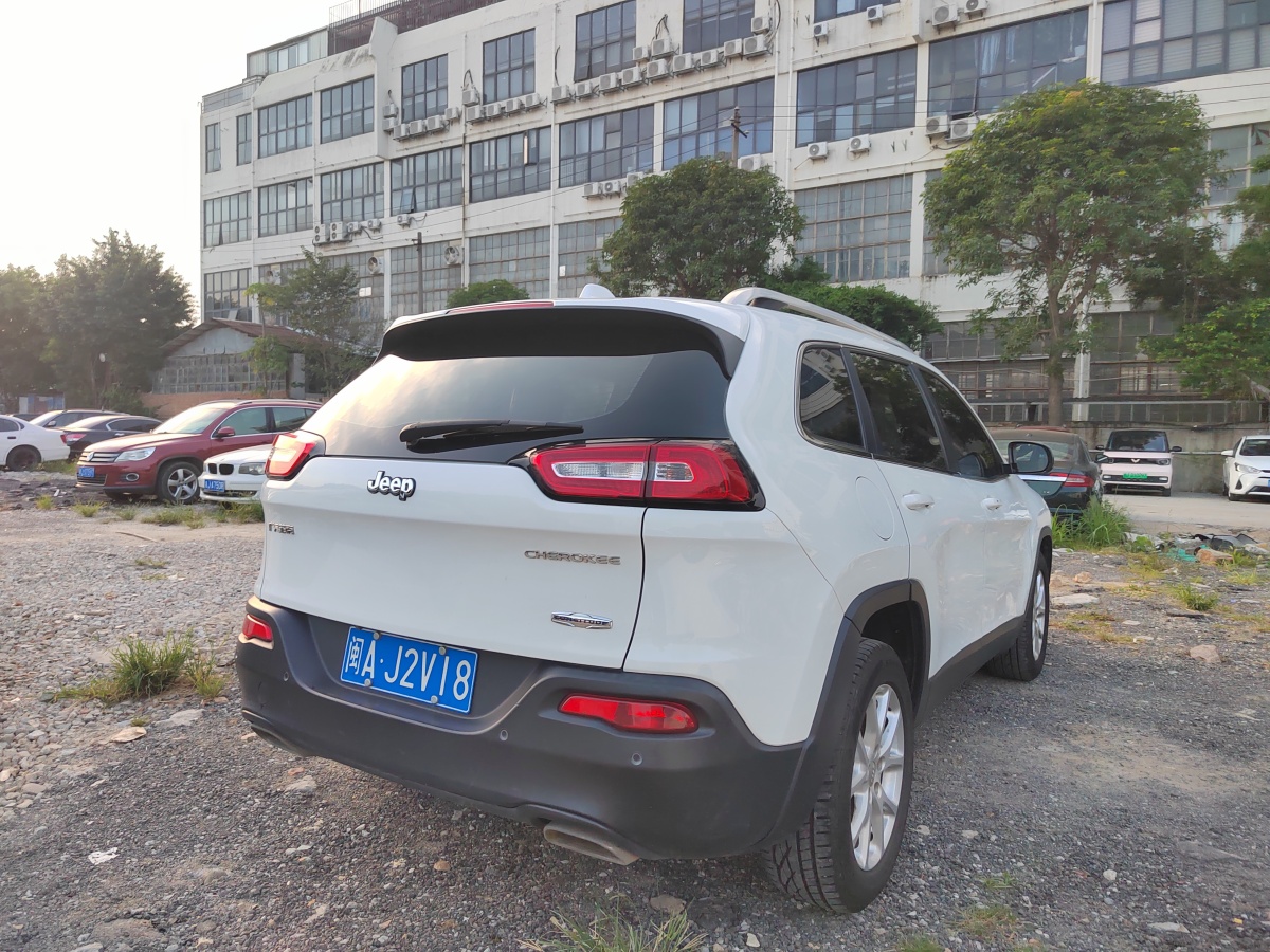 Jeep 自由光  2016款 2.4L 領(lǐng)先版圖片