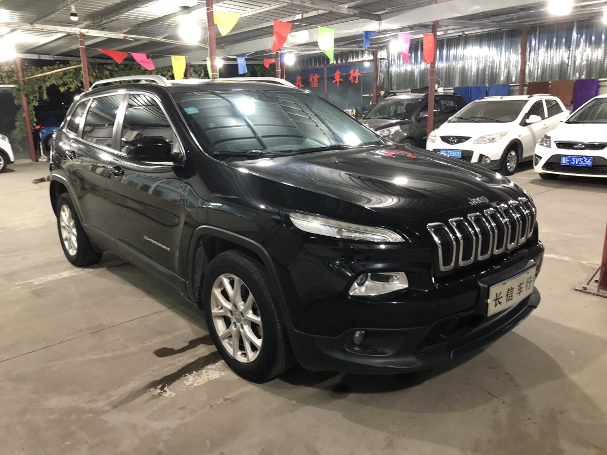 Jeep 自由光  2016款 2.0L 優(yōu)越版圖片