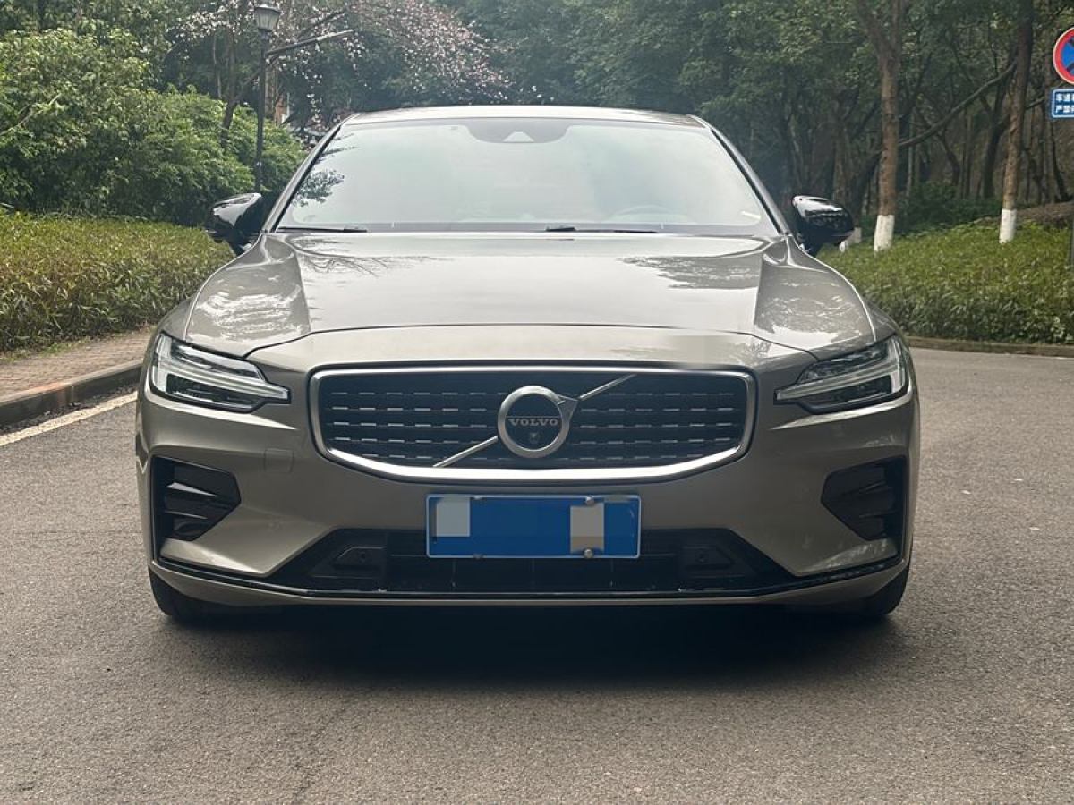 沃爾沃 S60L  2020款 T4 智遠(yuǎn)運(yùn)動版圖片