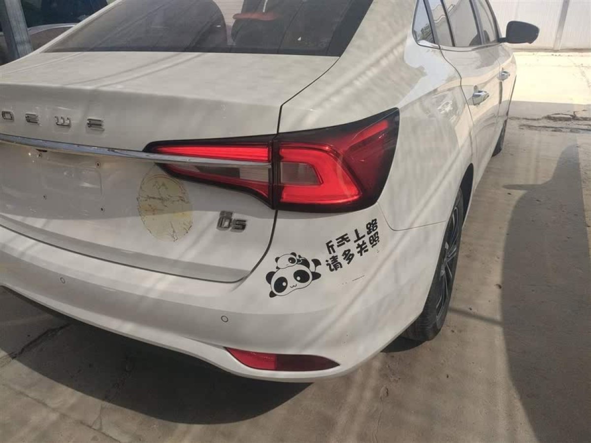 榮威 i5  2020款 1.5L 自動4G互聯(lián)領(lǐng)豪旗艦版圖片