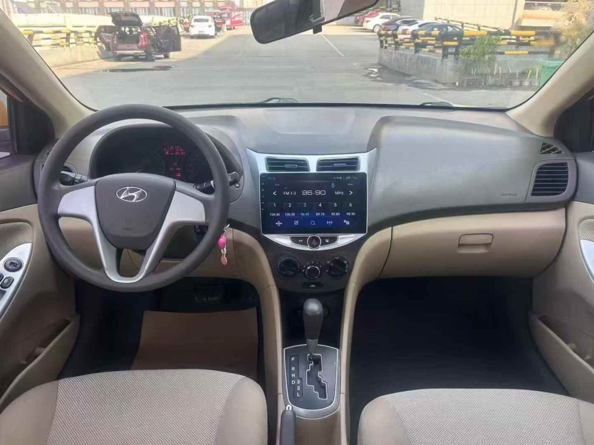現(xiàn)代 朗動  2013款 1.6L 自動領(lǐng)先型圖片