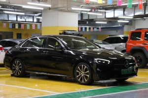 奔驰E级新能源 奔驰 改款 E 350 e L 插电式混合动力轿车
