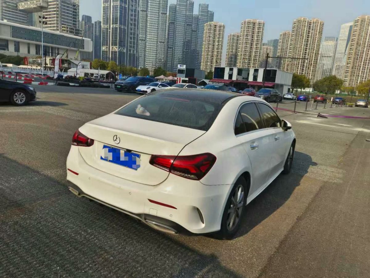 奔馳 奔馳A級  2019款  A 220 L 4MATIC 運動轎車圖片