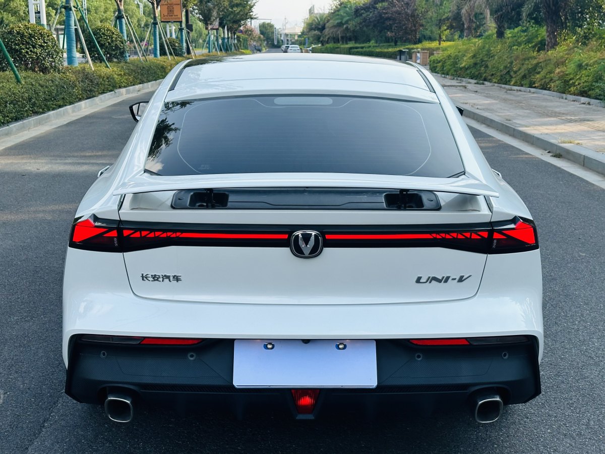 長(zhǎng)安 長(zhǎng)安UNI-V  2022款 1.5T 尊貴型圖片