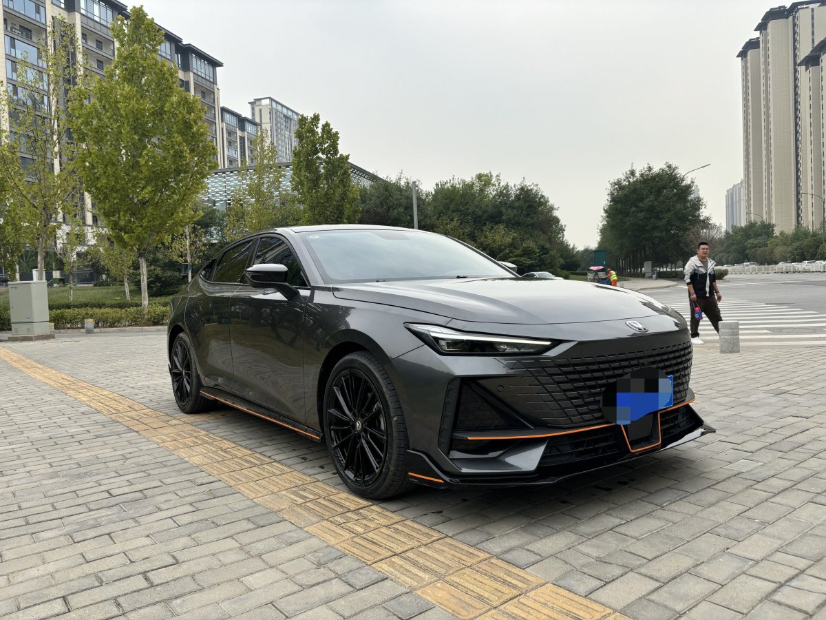 長(zhǎng)安 長(zhǎng)安UNI-V  2022款 1.5T 運(yùn)動(dòng)版圖片