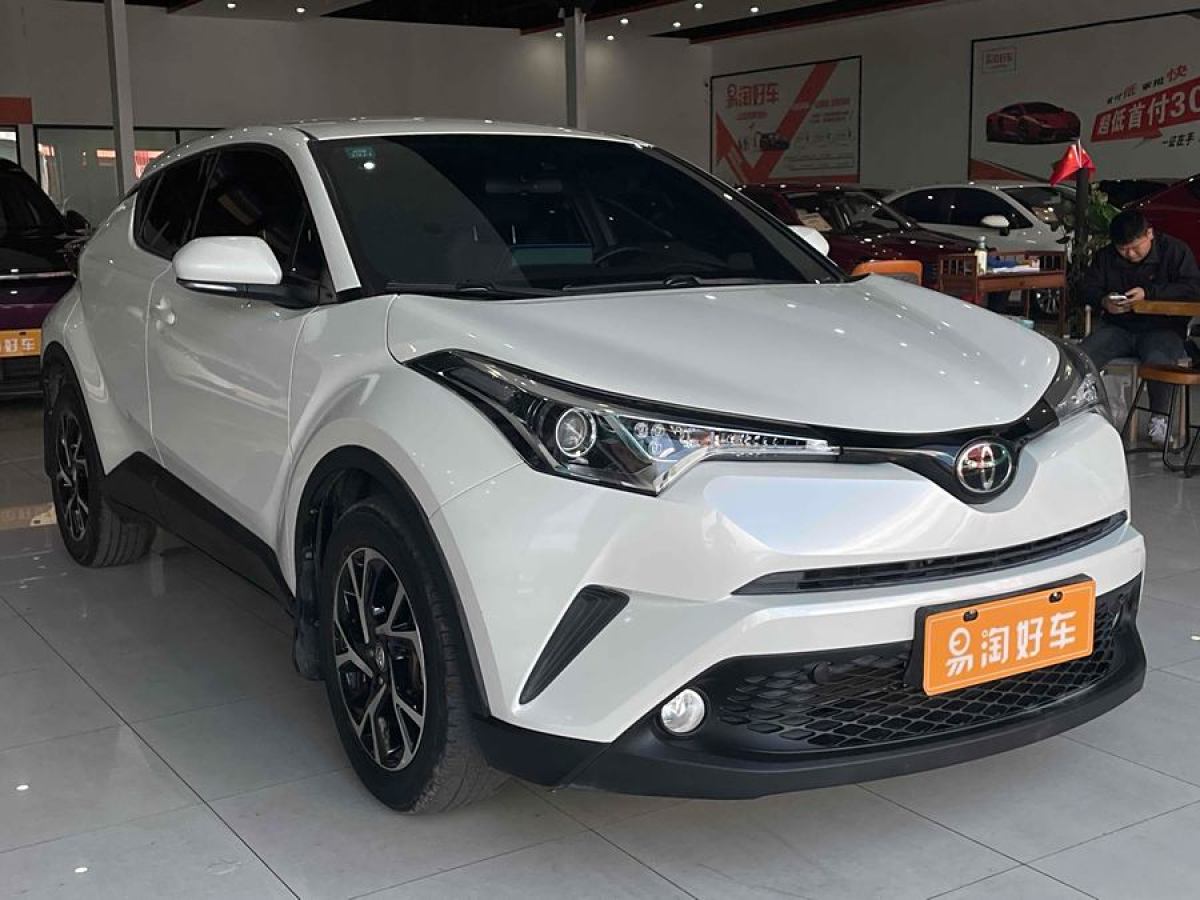 豐田 C-HR  2020款 2.0L 領(lǐng)先版圖片