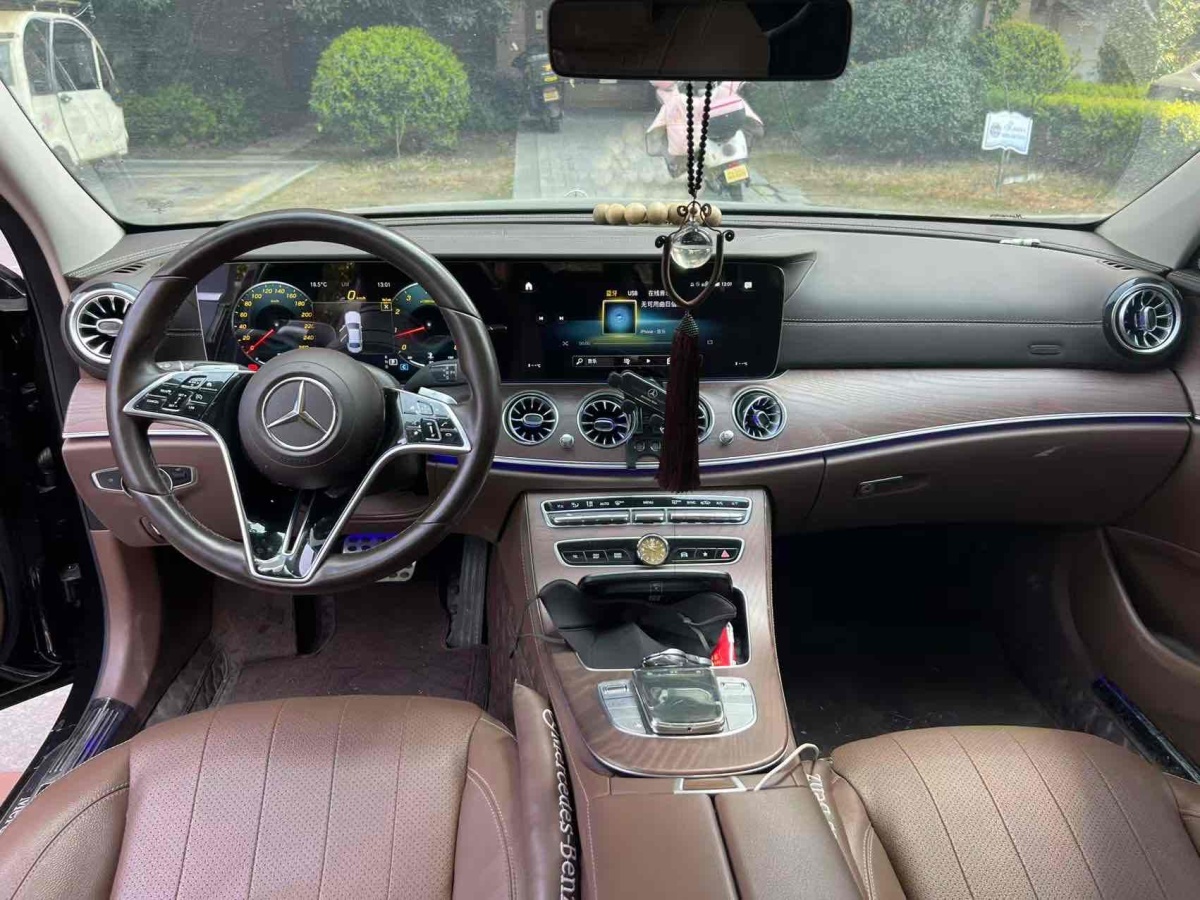 奔馳 奔馳E級  2023款 改款 E 300 L 時尚型圖片